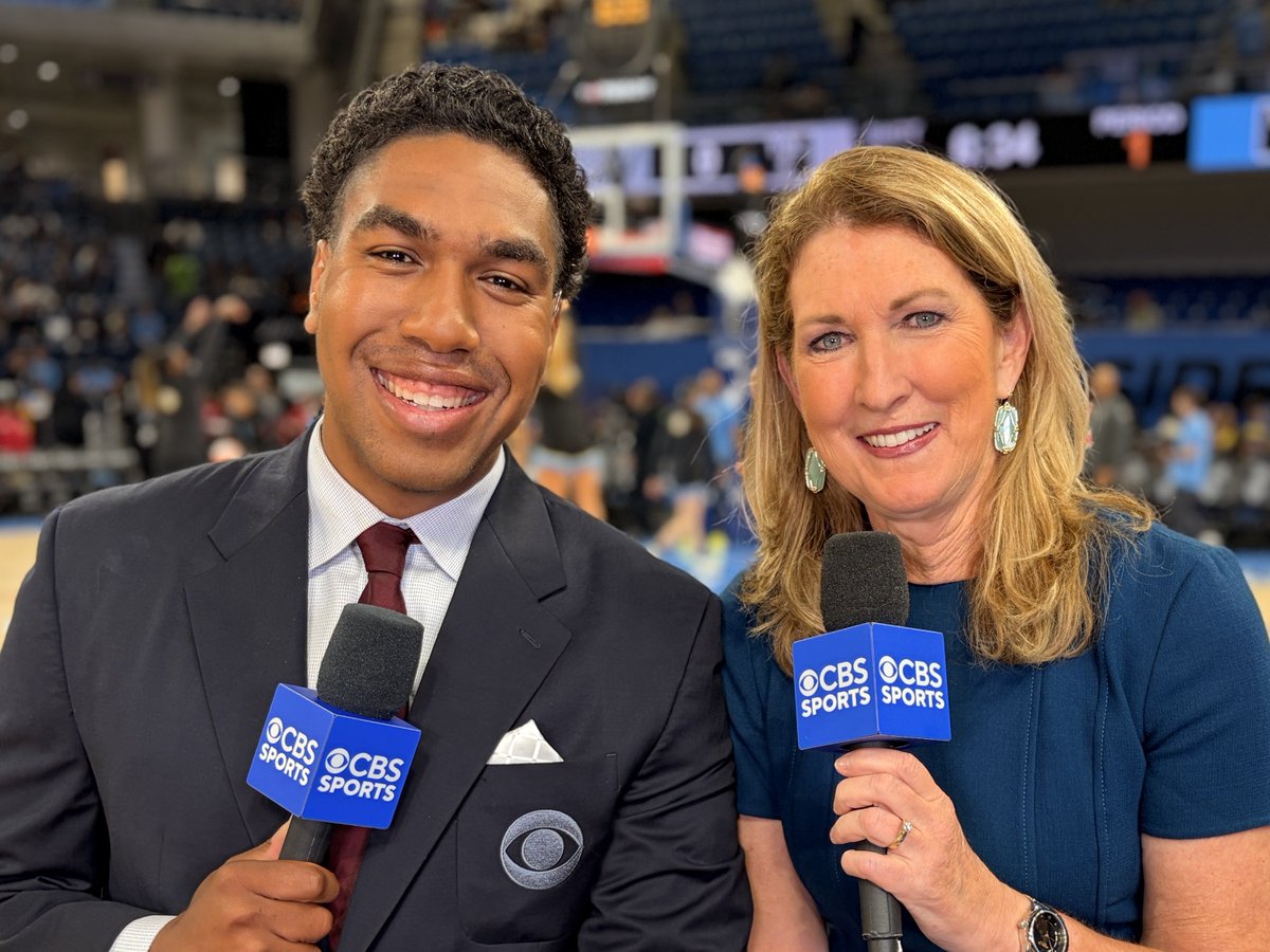 debbieantonelli's tweet photo. Worked w/ Chris Lewis today #cbssports #wnba
#lynx at #chicagosky https://t.co/FbHQibmbGT