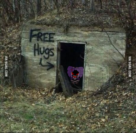lexithelynx's tweet photo. Who doesn't like a free hug? https://t.co/0UKhtlofyu