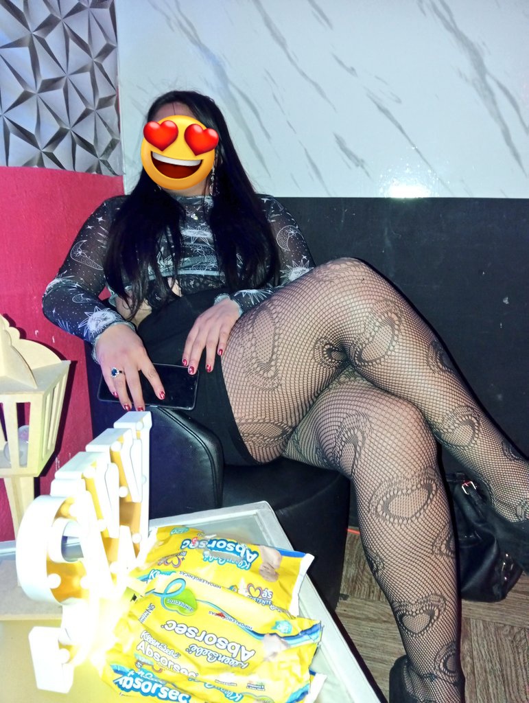 DamadelSw's tweet photo. Lo único bueno de la noche de anoche, lo demás, no se lo deseo a nadie, perder tiempo, dinero en un evento pésimo donde no llegó nadie y el trato al final horrible, no regresamos a ese lugar "popular" en el ambiente 0 recomendable, sin gente, sin ambiente y todavía cobran acceso https://t.co/n8lPi7BxxO