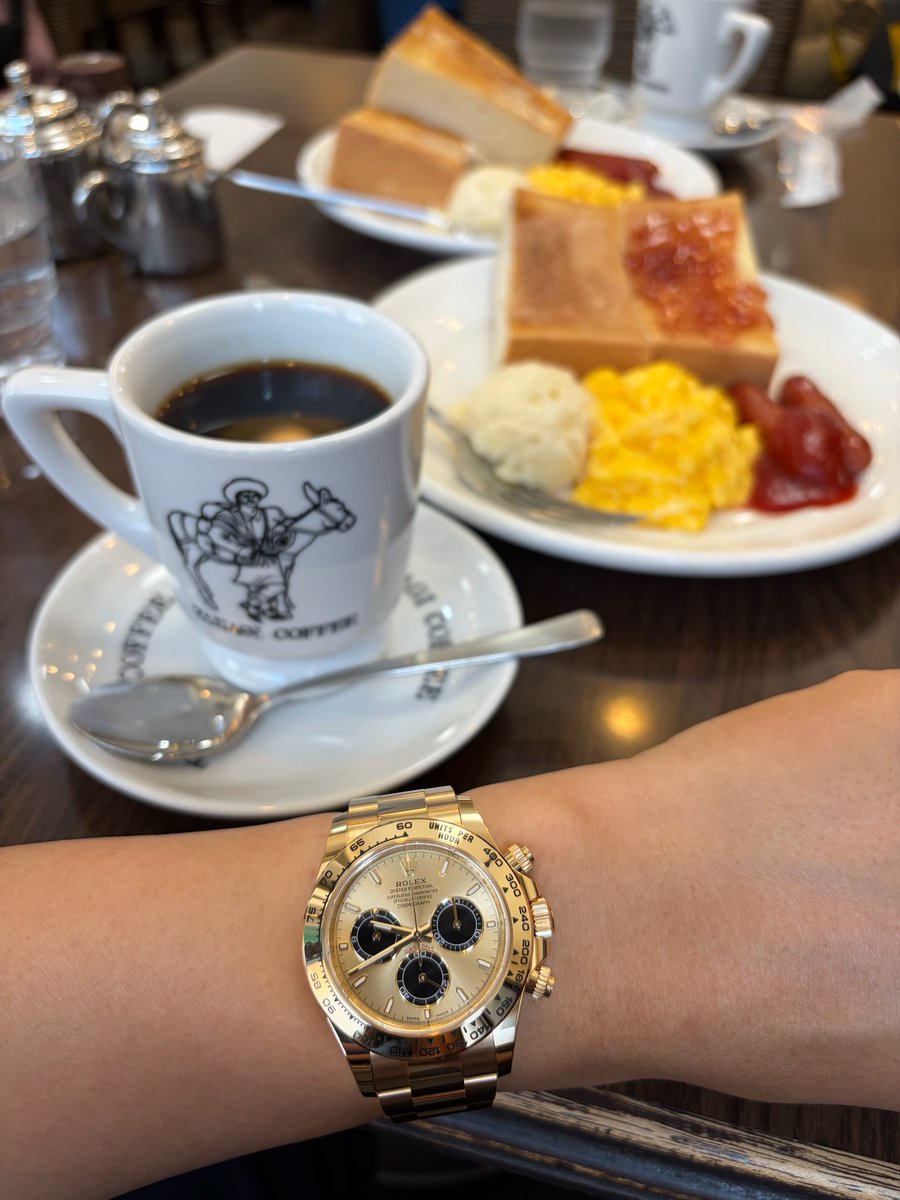 rolexsota's tweet photo. モーニング🥪
汗ばむ季節に飲むホットコーヒーが嗜み☺️☕️
本日もシャンブラが輝いております✨
#ロレックス
#デイトナ https://t.co/iMTcBQuVcT