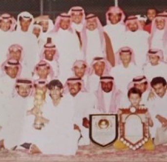 dbasdosari1's tweet photo. @SN300S عام 87 م
أنا بيدي كأس الملك الذي حققه #النصر
وماجد عبدالله بيده درع الصعود الذي حققه الكوكب 
وفي أعلى الصورة الرمز الكبير الله يرحمه.
 
شفت كيف النصر عشق الطفولة 💛💙😂
- https://t.co/rOPnjpFeXd