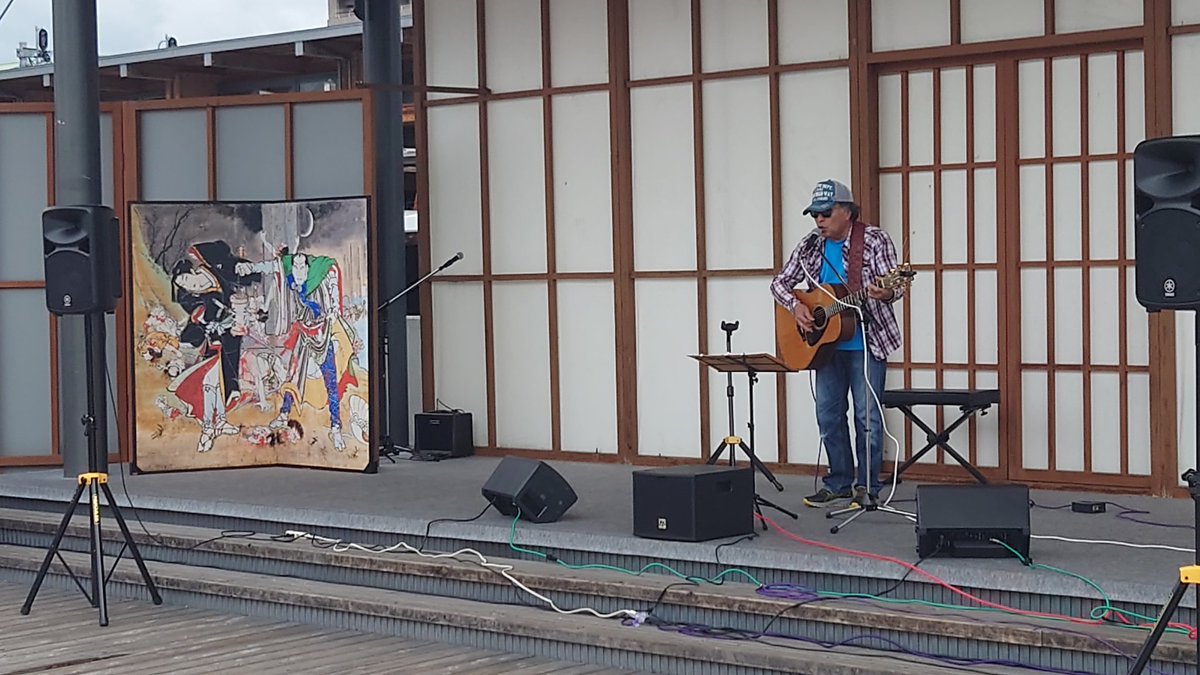 ekingura's tweet photo. 絵金蔵では本日、高知駅旅広場で開催している「音と食と文化フェス」に参加しております！

音楽���ステージでは絵金の芝居絵屏風（レプリカ）もコラボ展示しております！

ぜひ、遊びにお越しください🤗🤗

#絵金蔵
#絵金
#高知観光 https://t.co/dKMETdBJaL