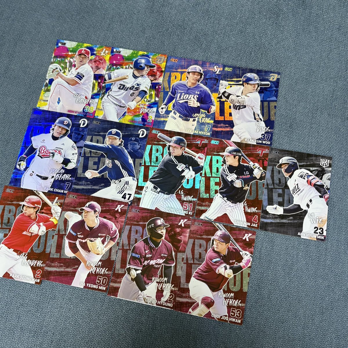 lemonyangdo's tweet photo. 2026 KBO 크보 카드 판매 교환

홀로 페러렐 0.3 / 홀로 0.2 / 알파벳 0.1 / 노멀 0.02

구단별 일괄은 문의주세요

같은 등급 [롯데]로 교환 가능 (노멀만 교환은 X)
홀로 - 전준우 윤동희 제외 

https://t.co/08zYwNayK6

SSG 쓱 기아 삼성 NC 엔씨 엘지 LG 두산 키움 한화 KT 승리부적 교환 https://t.co/Wz3i1lTQOZ