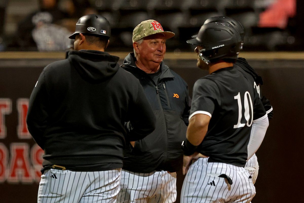 EMCCathletics's tweet photo. Happy birthday to baseball head coach Brett Kimbrel! 🥳 #PR1DE https://t.co/dxJVLC3iNZ