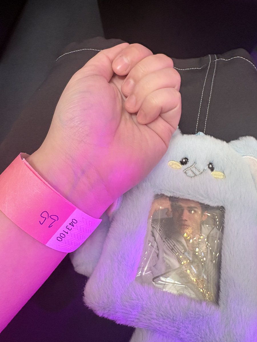 pp_pea97's tweet photo. รีแคปงานเมื่อวานค้าบ 🥹💞

เมื่อพีพีได้เป็น 1 ใน 40 คนนั้น ขอบคุณพี่ทรูค้าบ แล้วก็ๆ เน็ตเจเจหล่อมาก หล่ออะ น่ารักด้วย แฟนคลับก็น่ารัก~ (เดี๋ยวมาแปะคลิปนะ พี่เน็ตหล่อมากกกก ธงเขียวจริง! เจเจก็น่ารัก แบบน่ารักอะ)

#HomeNextxNETJJ 
#TrueOnlineHomeNext 
#NETJJ #netsiraphop #jj_rcp https://t.co/VpuWODhLDs