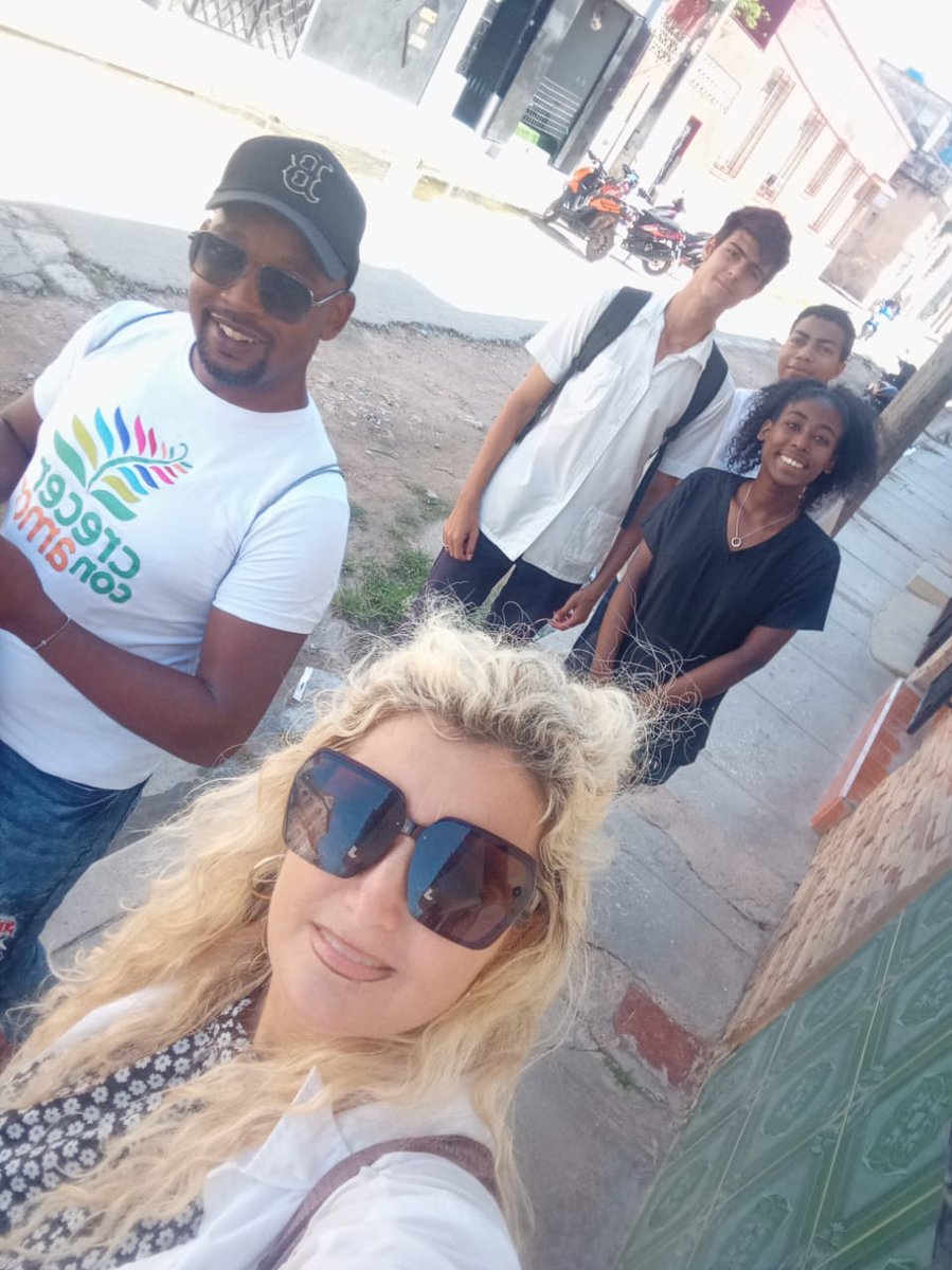 decano_FCMMtz's tweet photo. Universidad Médica Matancera  🇨🇺vinculada a su pueblo a través de la red juvenil comunitaria. Profesores y Estudiantes cumplen el legado de la Revolución guiada por sus líderes históricos. #RaulEsRaúl #LaPatriaSeDefiende #MatancerosEnVictoria https://t.co/AQvYJ04G83