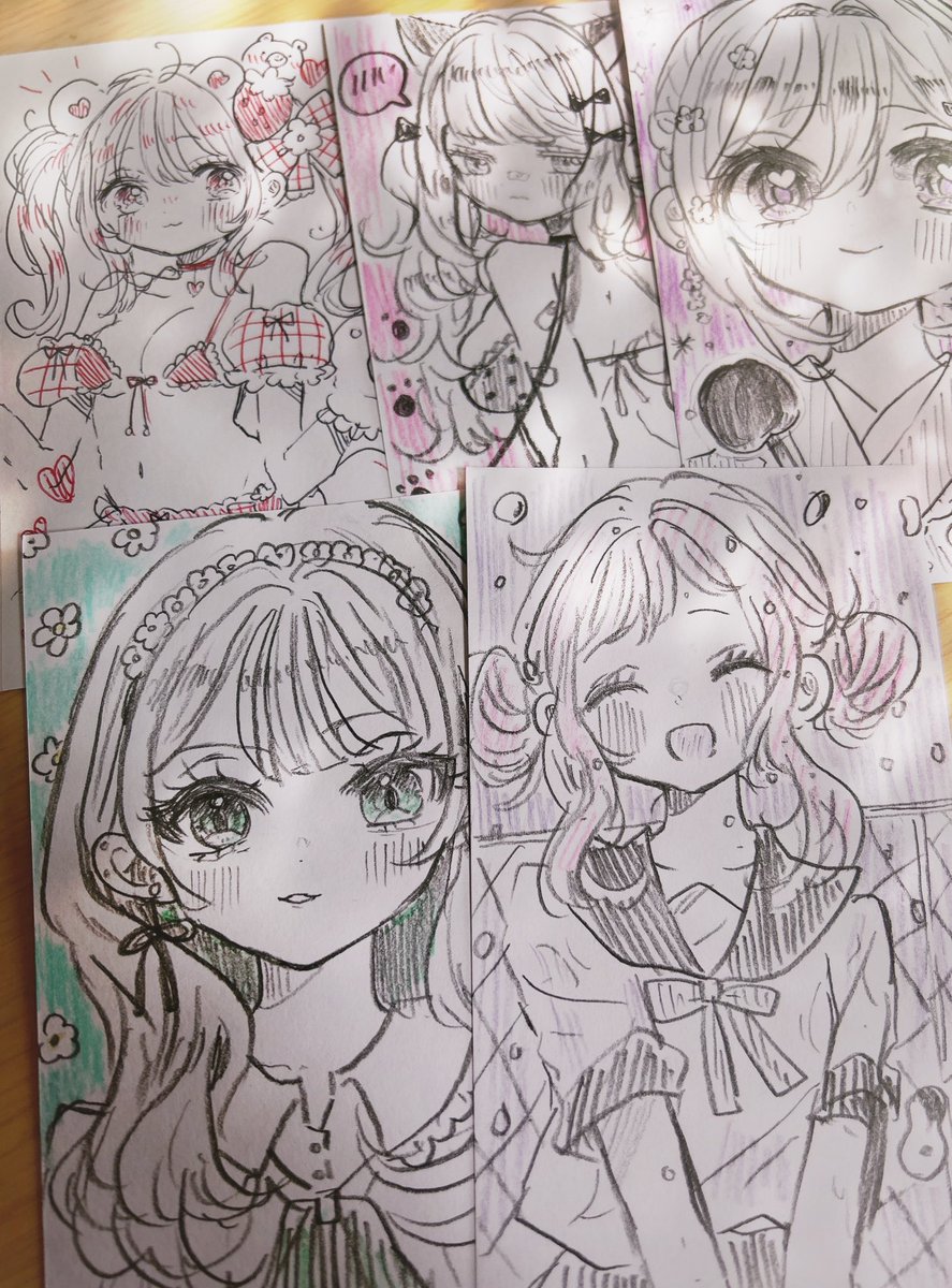 過去絵の落書きとか最近描いたイラスト溜まってるきてるからこちらもメルカリで出品致します!!✨ 