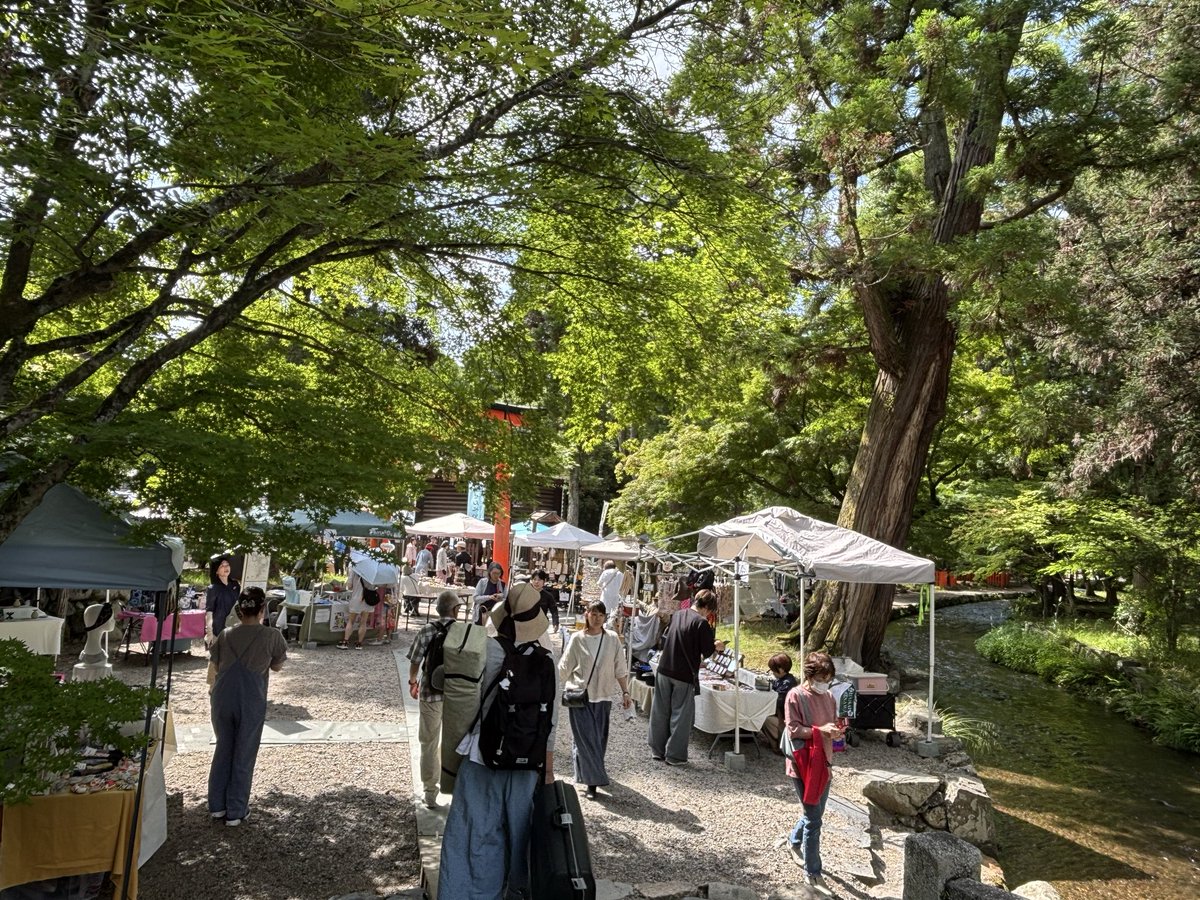 craft_kyoto's tweet photo. ▶本日、2026年5月24日(日)
京都の #上賀茂神社 さん境内にて、#上賀茂手づくり市 を15時まで開催しております!!!
朝から過ごしやすいお出かけ日和、たくさんのお店が参加してくださってますので、ぜひ新緑と小川の上賀茂手づくり市まで遊びに来てください♪
https://t.co/7q6CL0TB3M https://t.co/05MkwmOqx6