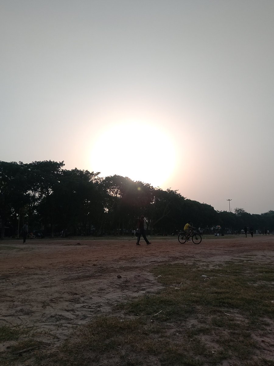 kumarritesh_'s tweet photo. "Every sunrise is a silent promise that no matter how dark yesterday was, today is your canvas to paint a whole new story." https://t.co/tgHCo6nWWY