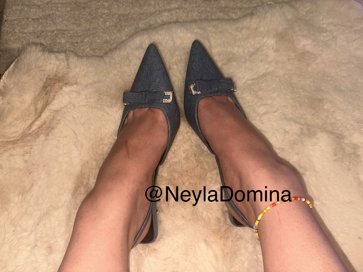 NeylaDomina's tweet photo. Au pied mes petites chienne j’ai envie de vous dépouiller 🫰🏽🤭

https://t.co/bF8QvydwHf

#moneyslave #soumis #fétichiste #paypig #moneymiss #domina #feetfetısh https://t.co/TiBsXPMQAs