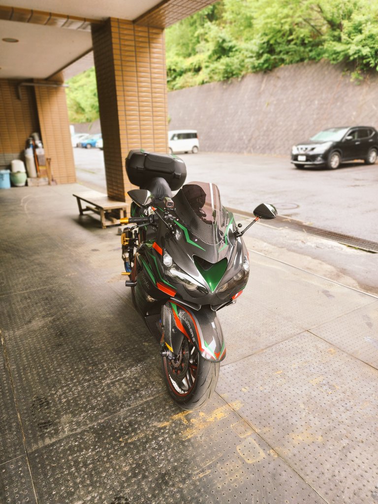 DM44074871's tweet photo. 雨です😭
#ZX14R https://t.co/EZM0ogA1th