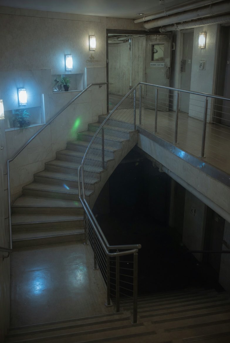 yohakurecord's tweet photo. The Stairs Led Somewhere Below the Hotel
#Dreamcore
#LiminalSpace
#DreamcoreGothic
#Fogcore
#Aesthetic https://t.co/D2Xf8rslxm