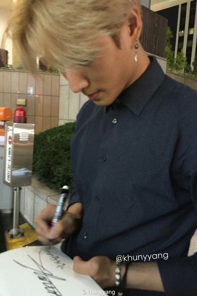 칠이 tweet media