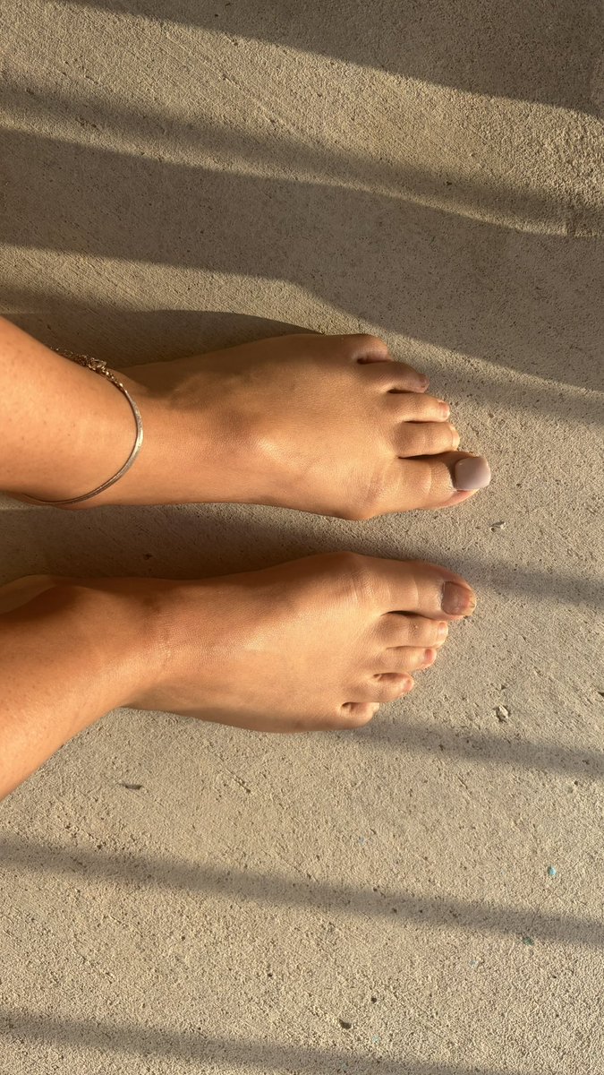PrettyFeetEly's tweet photo. I need my feet done who wants to pay for them💋✨

#FootBaddie #RichMenOnly #SoftFeetHardStandards #PayPigLife #SpoiledEnergy #FootAddiction #BrattyPrincess #CashAppReady #LuxuryBrat #ObsessedAlready #PrettyFeetMatter #SendMoneyFirst #AttentionForSale #GoldenGirl #FootFantasy https://t.co/rl0QZ7b7LG