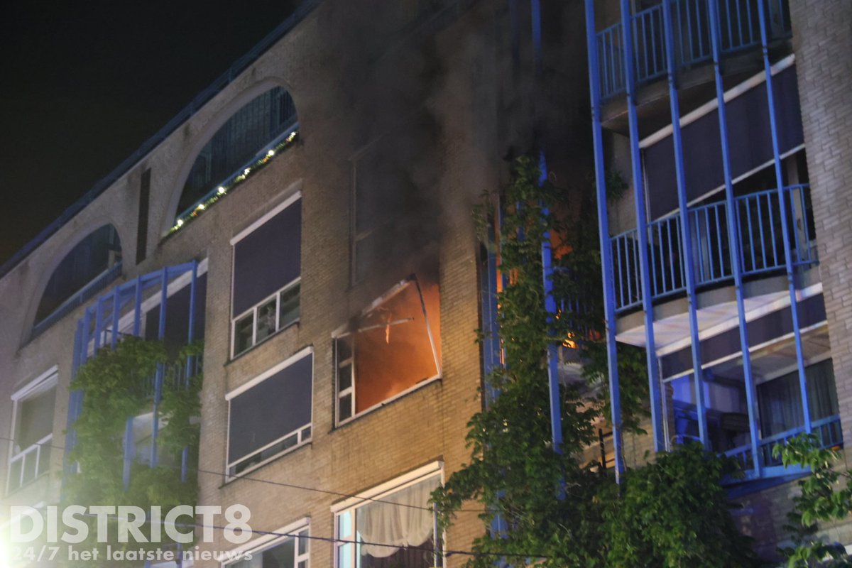 Velle brand in flat aan de Wagenstraat in Den Haag