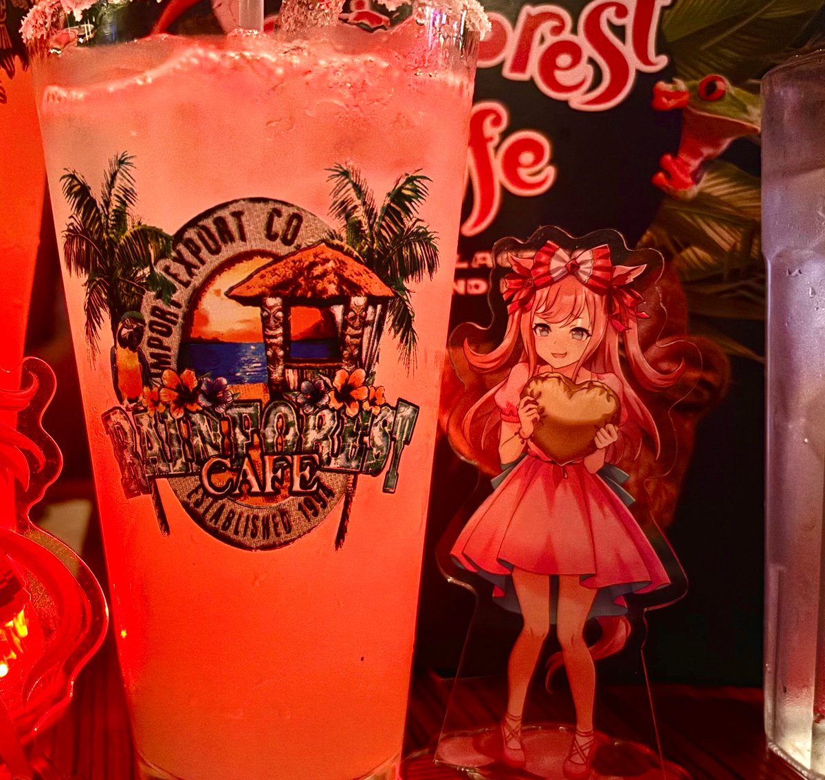 umaposting's tweet photo. americans are always saying that we don’t have any cute cafes to do oshikatsu at but the rainforest cafe is literally right there https://t.co/CmsAFvFNqQ