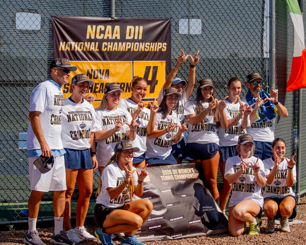ITA_Tennis's tweet photo. The Celebration Is On 🤩

#WeAreCollegeTennis | #NCAATennis https://t.co/4vNJCkV709