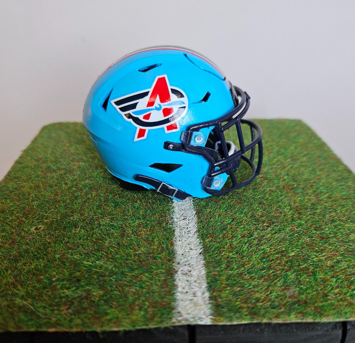 CustomsStanley's tweet photo. Heck of a ending to the @UFLAviators game. Congrats to @TedGinnJr_19 and the guys getting another when at home. https://t.co/ThN8HJby8B