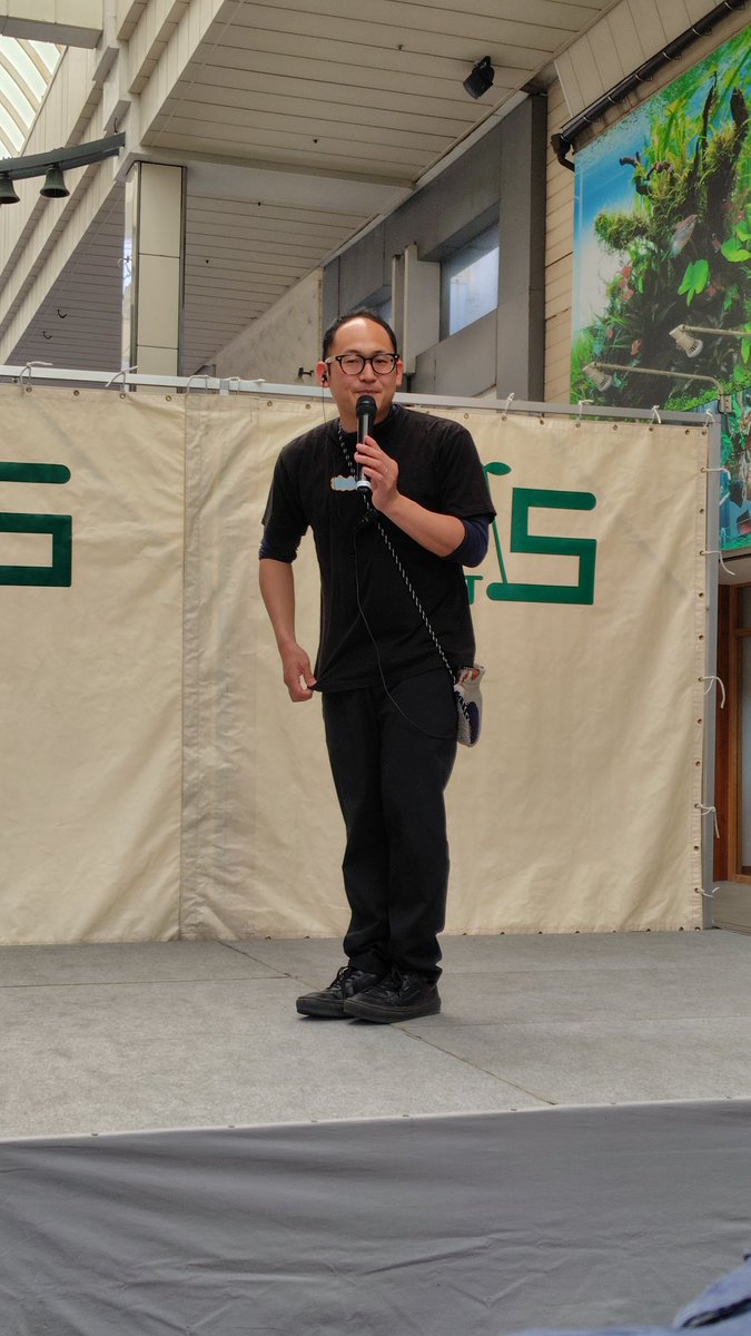 biwakozaru_be5c's tweet photo. 時間が押してる中で、運営側のゴタゴタ感もある中で自分の所為ですと言いつつも
盛り上げるために前説を頑張られてありがとうございました😄
#ぶち さん
#がたふぇす https://t.co/SK0OWkRDeA