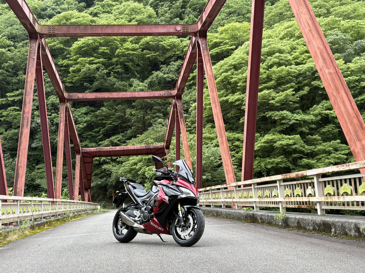 Tetsuya471981's tweet photo. 山梨にツーリング🏍️
天気が微妙だったけどスタート！
朝霧から本栖湖周辺で雨に降られてしまいました💦
でも、今回も安全に楽しく走って来れました👍 https://t.co/1bJPsZWNVt