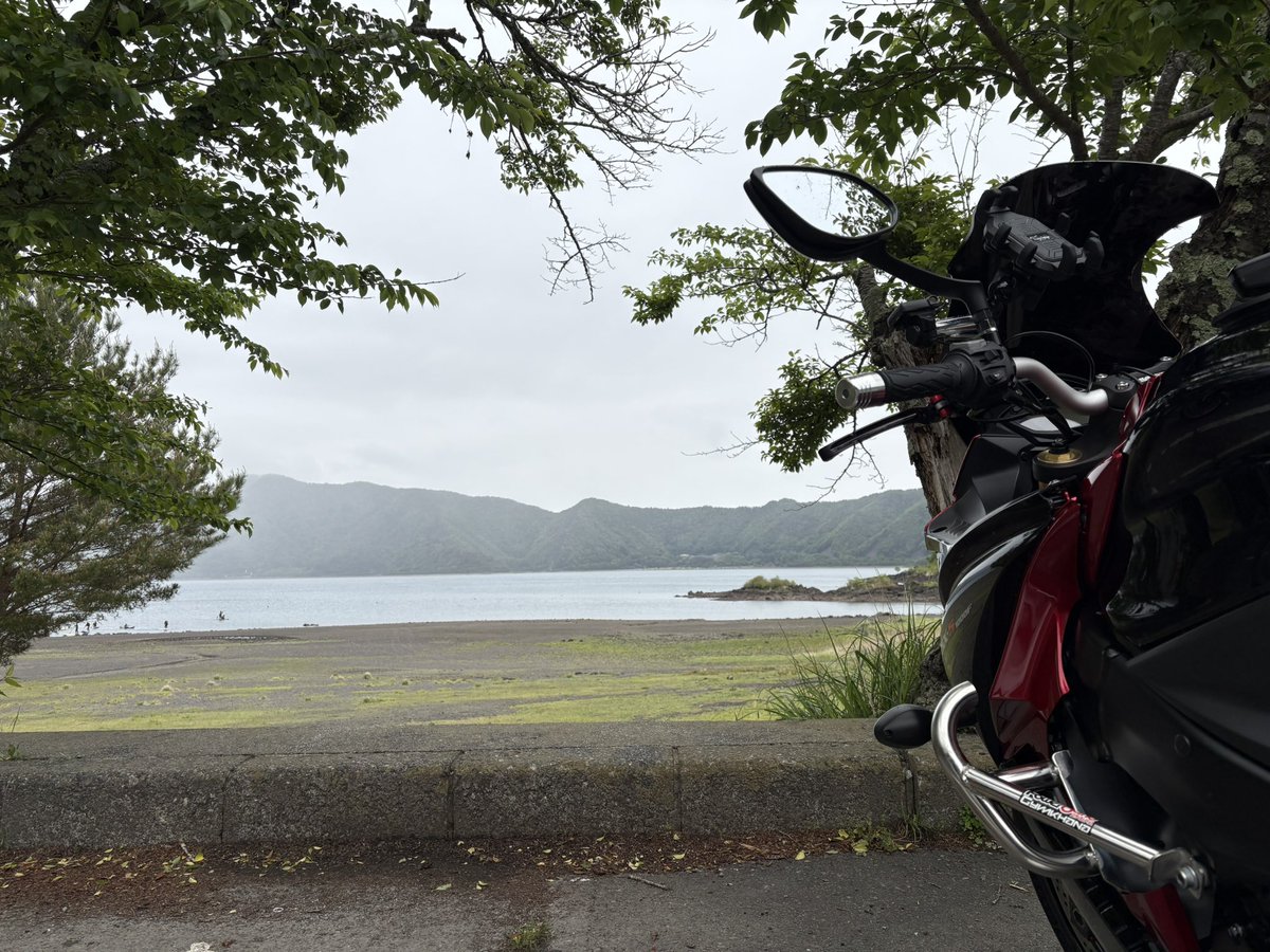 Tetsuya471981's tweet photo. 山梨にツーリング🏍️
天気が微妙だったけどスタート！
朝霧から本栖湖周辺で雨に降られてしまいました💦
でも、今回も安全に楽しく走って来れました👍 https://t.co/1bJPsZWNVt