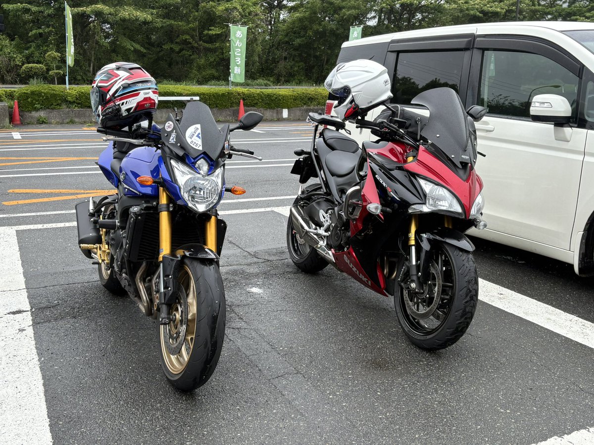 Tetsuya471981's tweet photo. 山梨にツーリング🏍️
天気が微妙だったけどスタート！
朝霧から本栖湖周辺で雨に降られてしまいました💦
でも、今回も安全に楽しく走って来れました👍 https://t.co/1bJPsZWNVt