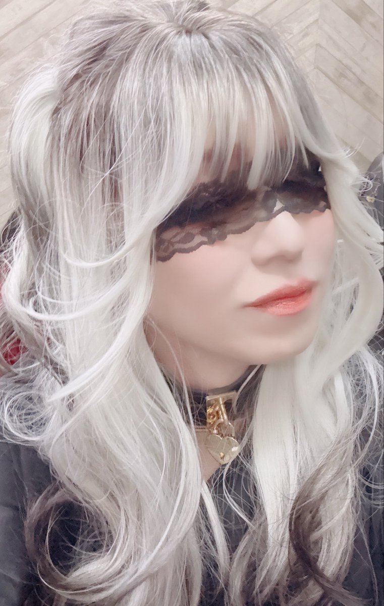 IZAM_official's tweet photo. 🌸 G Morning World.🌎✨

年内最後のワンマンライヴ❗️
早いけどワンマンライヴは夏で年内はラストになります🥺来年までおあずけ🫸🐕

8/29（土）渋谷でのアニバーサリーワンマンライブでは新しいSHAZNAの音を３曲は届けるから愛に、観に来て欲しいなっ😁🌸
アニバーサリーライヴでのグッズも新しいのあるよ🎁
⏬

🌸お好きなメンバーと、
2 shot チェキ　⚠️夜公演時のみ
🌸ランダム最新チェキ　※昼公演で販売。無くなり次第終了。
🌸フォンタブ
🌸ランダムホログラムカード

🎟️チケット🎫一般発売は
⚠️７日後…
5月30日 (土) 10:00 発売開始❗️

🎫チケットはコチラから⏬
■イープラス：https://t.co/fCwZhPfXdS
■ローソンチケット：https://t.co/95fMoeVFKm

⚠️残席とっても少なくなっているのでお早めに❣️

今年はそれ以外にもツーマンライヴスケジュール全て出してるけど、もしかしたら…もう…一本…追…