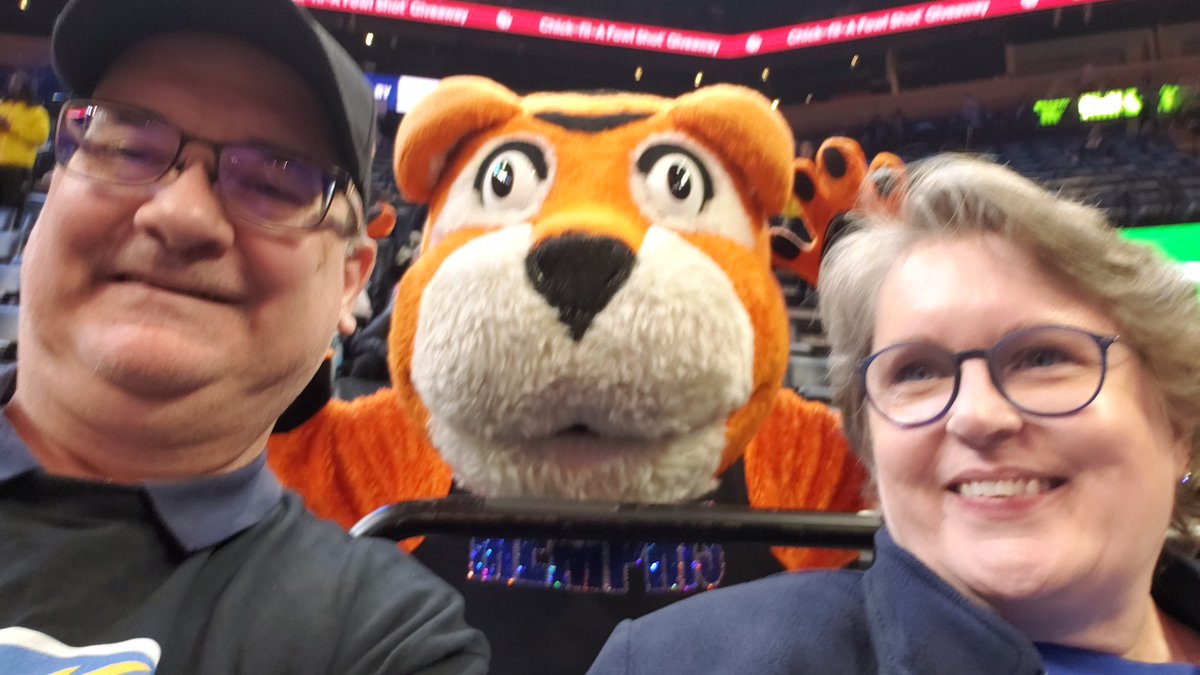 rwyjunior's tweet photo. @ErwinWaste @pigskinpetey Just being a lifetime fan (although attending #MemphisState (85-89) altered my blood to #Blue #GoTigersGo https://t.co/ENaFd1jjxn