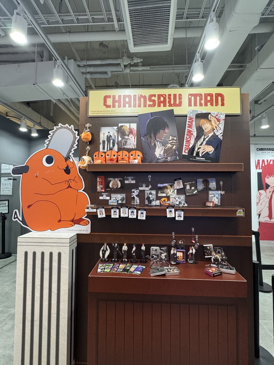 Yu_666_mi's tweet photo. 韓国滞在中、韓国人彼氏の影響で日本の漫画にハマる。

最近チェーンソーマンのポップアップ行ったら、欲しかったグッズ全部売り切れてた。

ポップアップ初心者すぎる。

40代にも刺さる日本アニメ、強い。 https://t.co/tzfiS6Qfpc