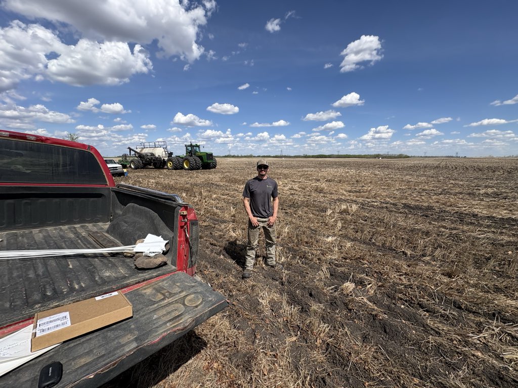 ShewskiSeedSoil's tweet photo. Today is another day of doing plots with a great canola grower. He has been a plot expert learning from the generations before us on doing plots and the value that comes with learning the new genetics down the line. Was a treating working with you. @PioneerSeedsCA https://t.co/Ued3xfe0mr