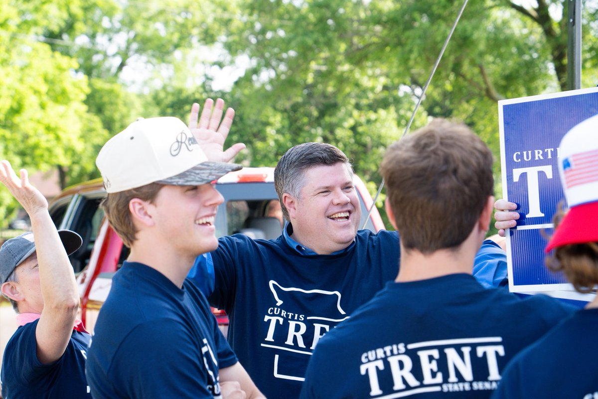 swmoyr's tweet photo. The Southwest Missouri Young Republicans are proud to announce our endorsement of Senator @curtisdtrent for re-election in Missouri’s 20th Senate District!

Senator Trent has been a proven conservative fighter for Southwest Missouri, delivering results on lower taxes, economic growth, public safety, and protecting our conservative values in Jefferson City.

We were glad to join him this weekend at the Buffalo Days Parade in Greenfield and help support his campaign as he continues fighting for the people of the 20th District.

Let’s keep a strong conservative voice working for Southwest Missouri. 🇺🇸