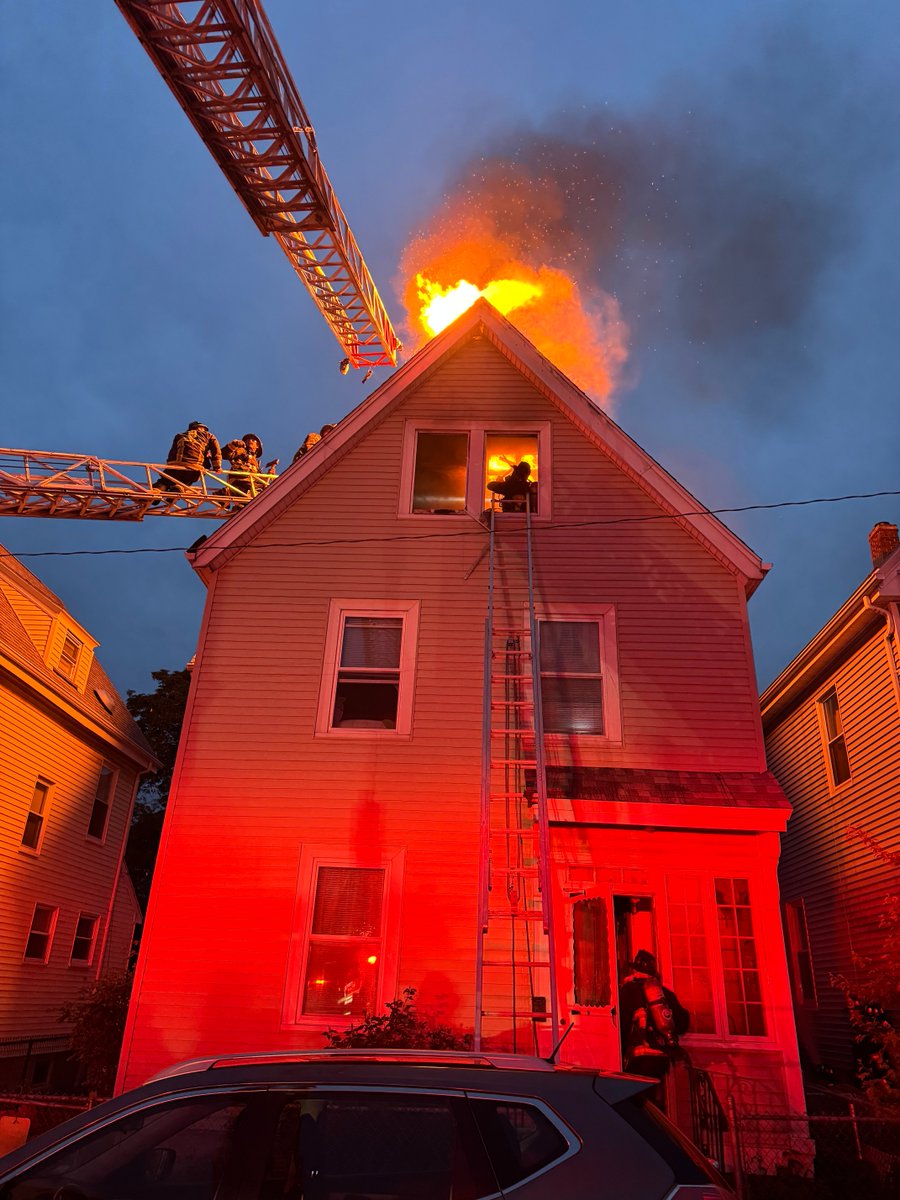 Boston Fire Dept. tweet media