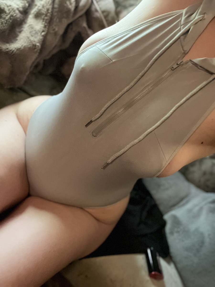 FrayaMonic2's tweet photo. I’m active don’t hmu if u ain’t legit. I only take Apple Pay, Venmo or PayPal. 
I verify and have proof of sales snap is tokerpoker21 or dm. Menu is pinned. 25 ft 20$ sesh. 

#buyingcontent #sellingcontent #nsfw #findom #onlyfans #paypig #sellingnudes #spiceycontent https://t.co/BwSxjA9IDV