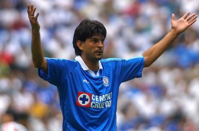 desinformarquez's tweet photo. Todo el torneo // mañana 

No la caguen culeros @CruzAzul https://t.co/xoQFuJvdDG