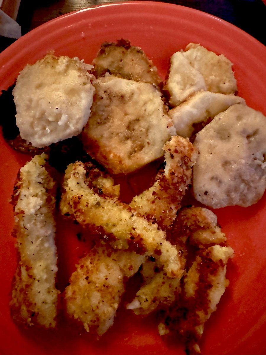 ZitoSalena's tweet photo. 1.) Fresh caught Walleye does not get the love it deserves.
2.) Eggplant as a side veggie is under rated
3.) Might be a great idea to wait until the Trump deal with Iran is announced before setting your hair on fire no matter who the source is. 
Thanks for coming to my TEDTalk https://t.co/QF8FJ1UGEo