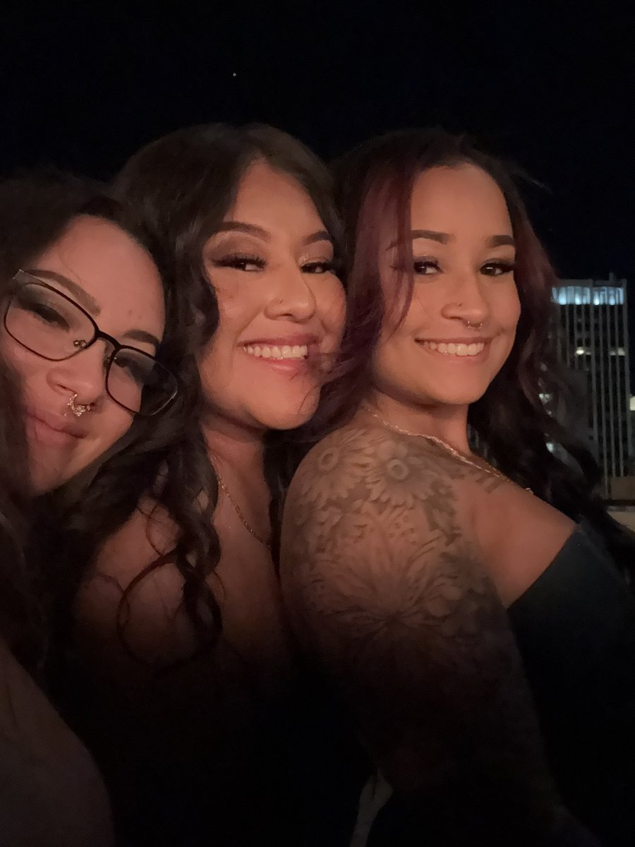 fxxkeniris's tweet photo. My girls ✨🩷 https://t.co/2RzGyVS3B2