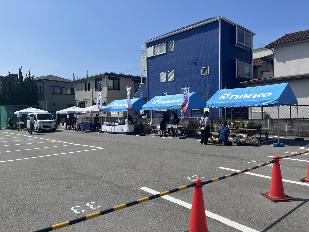Nikko6306's tweet photo. 日工まるしぇ、本日10時からです！
すでに50名ほどに並んでいただいています✨
ご来場お待ちしております😆 https://t.co/94jxvjuLhF