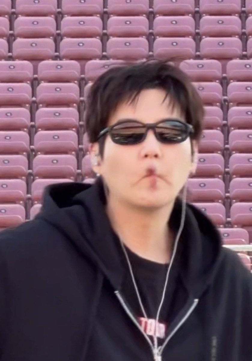 ✿❀cam❀✿⁷ is seeing bts ⊙⊝⊜ tweet media