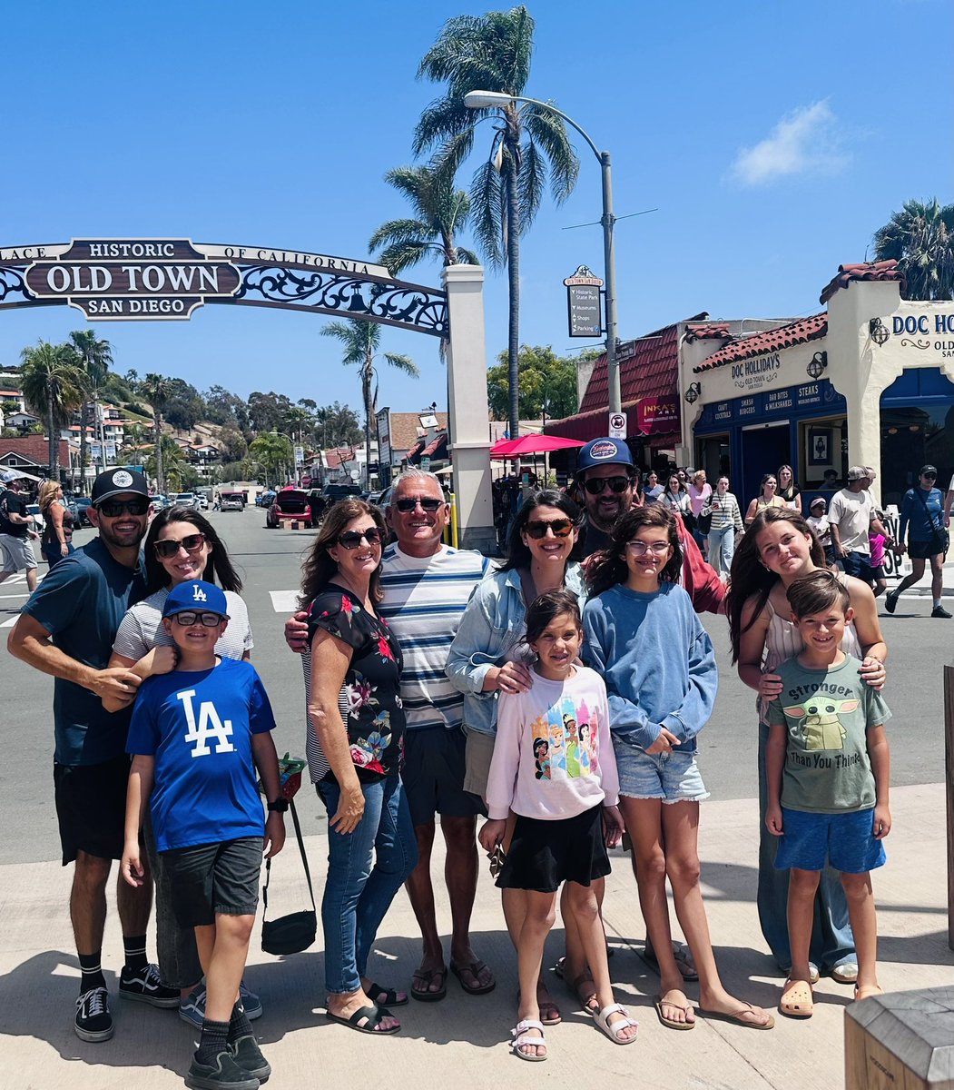 NKaravedas's tweet photo. Taking Old Town San Diego by STORM! #FamBam #Getaway #ChristmasPresent #OldTown #Petco #ZooVibes #NanaPapaLove ππβοΈπβΎοΈ @JKaravedas https://t.co/yRxC618MC4