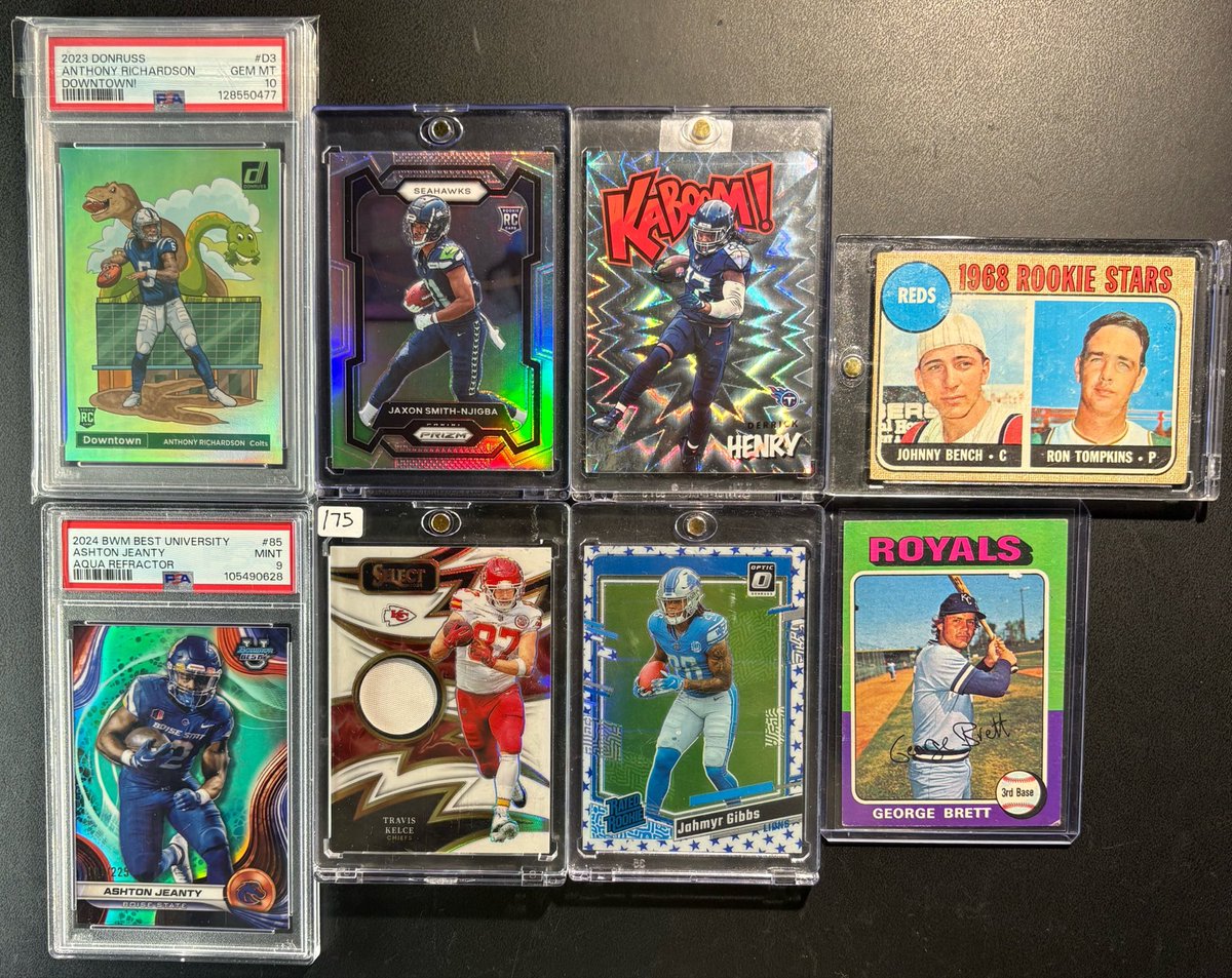 NattyCardz's tweet photo. All for sale & for trade 
All prices include shipping BMWT

Anthony Richardson RC Downtown PSA 10 $300
JSN Silver prizm RC $40
Derrick Henry Kaboom (print line and banged up right corner) $500
Johnny Bench rookie $115
Ashton Jeanty aqua /225 PSA 9 $35
Travis Kelce patch /75 $20
Jahmyr Gibbs stars emoji RC $25
George Brett rookie $100