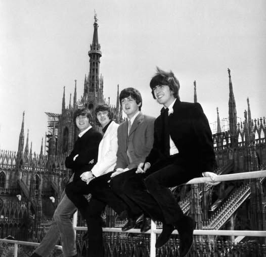 archistar1's tweet photo. Quelli erano bei tempi.
Non ricordo esattamente quali, ma erano belli.
The Beatles
Milano, 1965
#beitempi https://t.co/fijgG46gLA