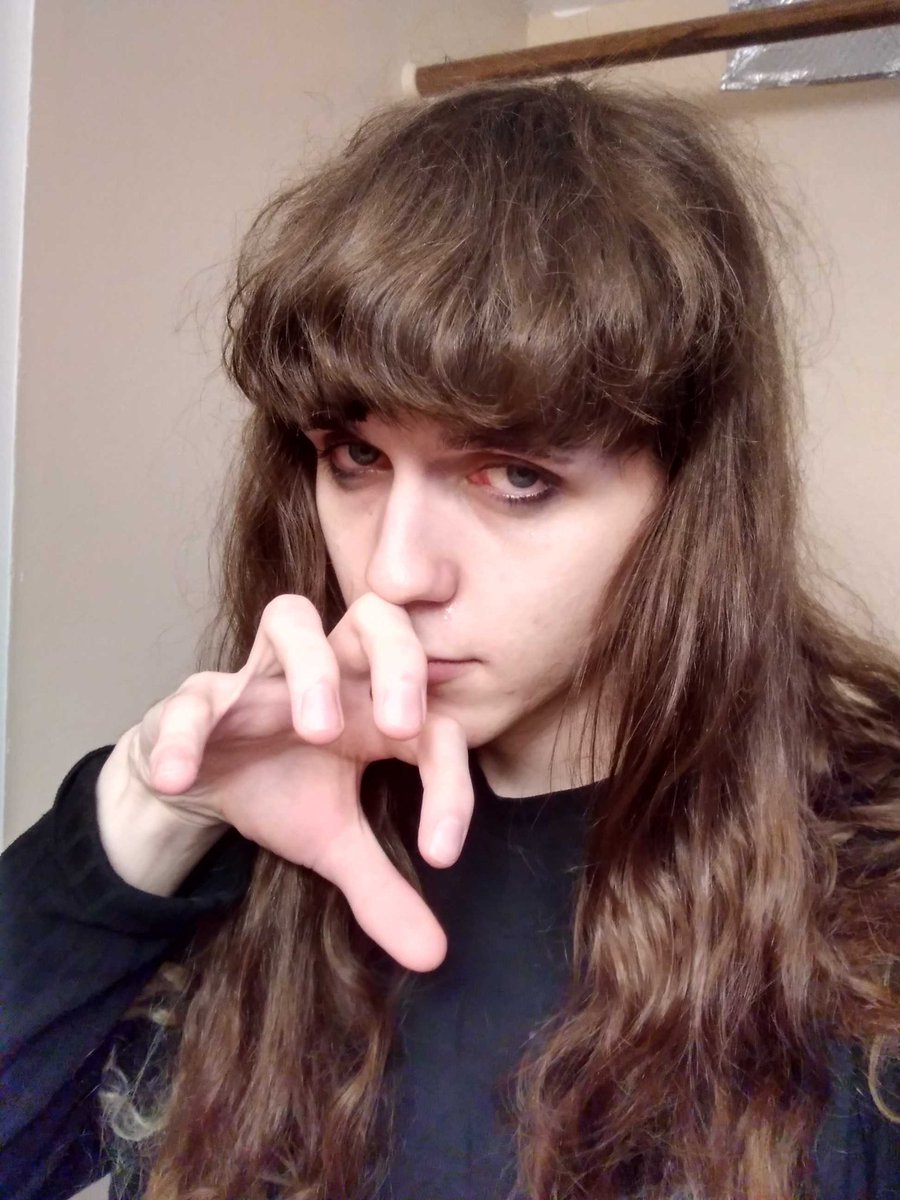 GirlToasty's tweet photo. She was 24 years old. She didnt deserve this. I wish i tried harder for her. She should still be here https://t.co/DFXGJUfLK3