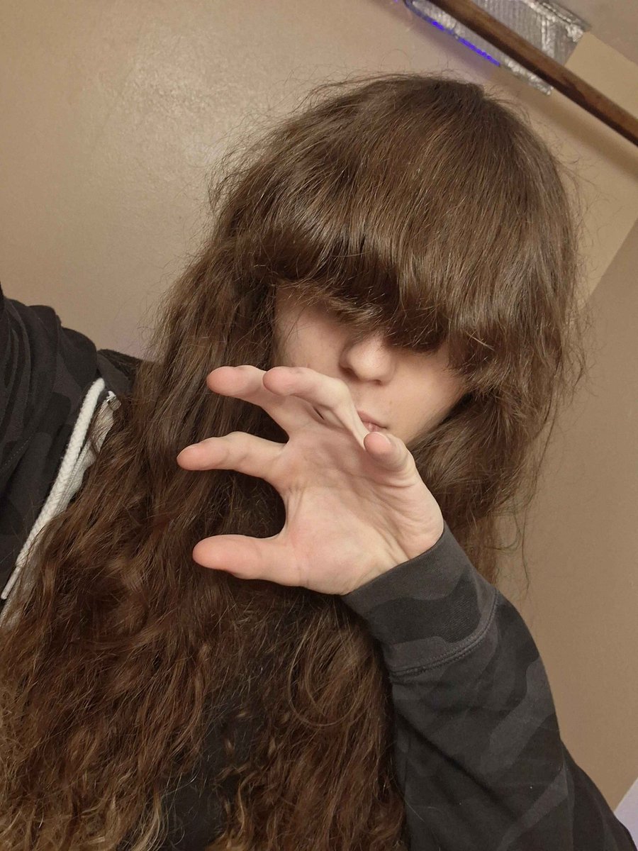 GirlToasty's tweet photo. She was 24 years old. She didnt deserve this. I wish i tried harder for her. She should still be here https://t.co/DFXGJUfLK3