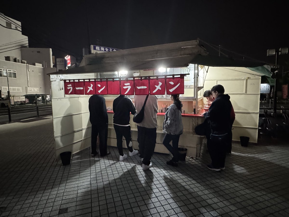 igoccyan's tweet photo. 昨日は５月だというのに、寒い一日だった。

そこでしっかりと寒さ対策と雨対策をして、戸塚駅東口の［八ちゃんラーメン］に出かけた。

今日はラーメンをいただく。
［５月は４回目］

寒いし雨が降る中でも、美味しいラーメンを作ってくださりありがたい。

来週も食べたい！🍜 https://t.co/zz1mMzvGxL