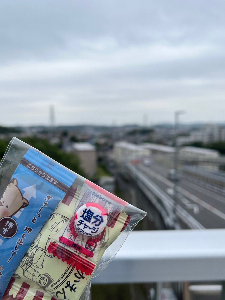 hiro_nc3's tweet photo. TXW100逆歩応援📣戸塚駅から藤沢駅のちょっと先まで！トップのウォーカーさんは入れ違いでお姿拝見できなかったけど、たくさんのウォーカーさんに拍手でエールを送りました👏✨2年振りにXのフォロワーさんにもお会いできて、ランディングバーンで認識して貰えて嬉しいです✈️ https://t.co/Go6RWjWY5Y