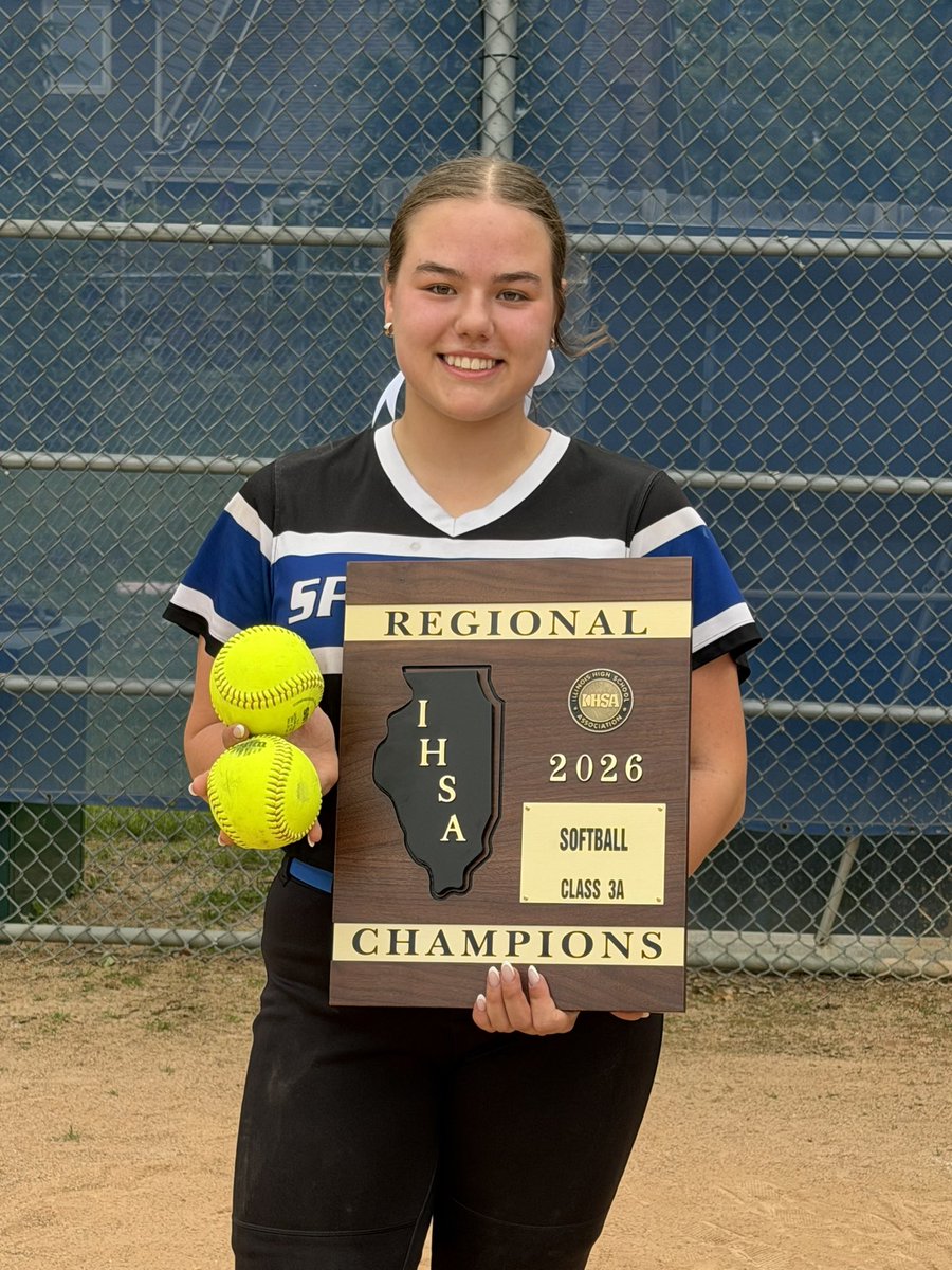 MackenzieEM_22's tweet photo. Won the regional finals yesterday against Chicago Steinmetz 16-1. So proud of my team! I went 2 for 2 with 2 HRS!!! Here are some of my highlights! looking forward to our first sectional game on Wednesday against Montini! 
#AKTrained

@aliekennedy47
@JHartzell33
@select_illinois
@SAUBeesSoftball
@SXUSoftball
@CarthageSball
@LorasSoftball
@IHSA_IL
@MaxPreps
@tagupsoftball
@lineDsoftball
@extraInningSB
@PrepSoftball
@rsmidwest
@SBRRetweets
@gatorjack72