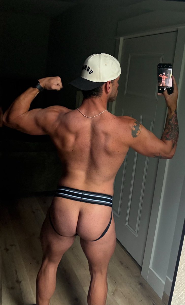AlixxKnight's tweet photo. Feelin’ cheeky https://t.co/8EkgtDmEnK