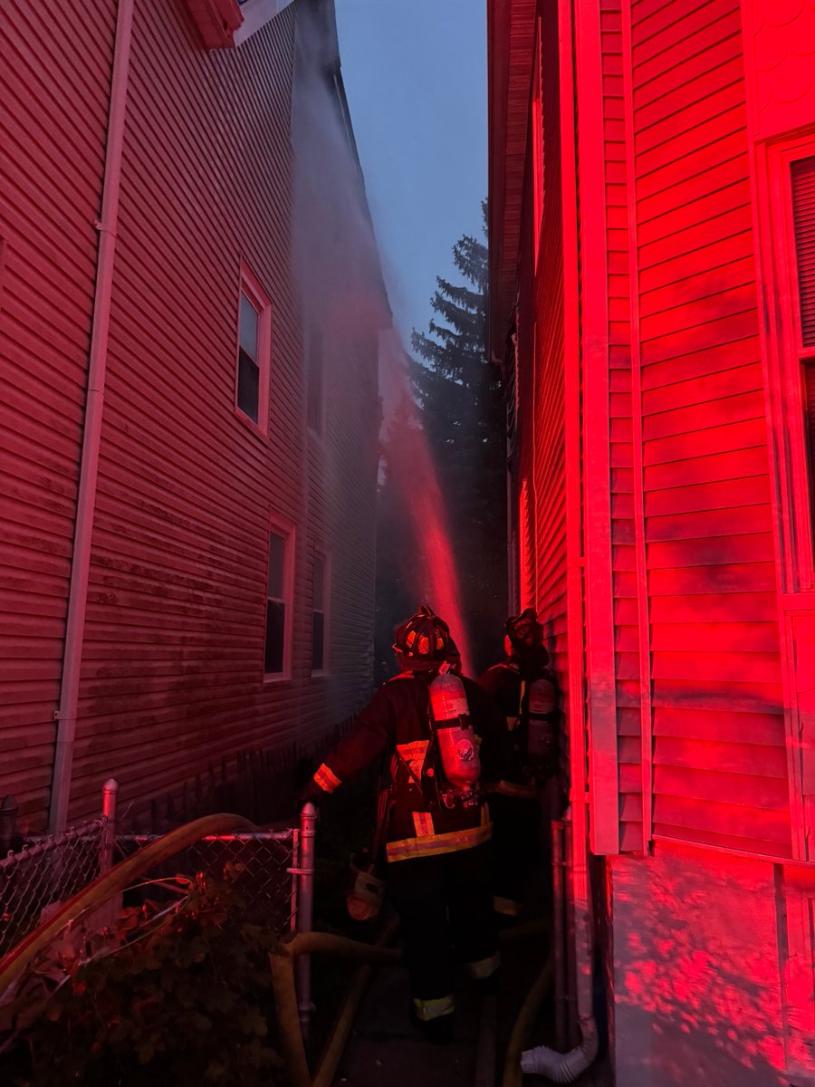 Boston Fire Dept. tweet media