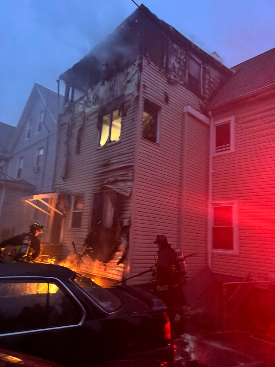 Boston Fire Dept. tweet media