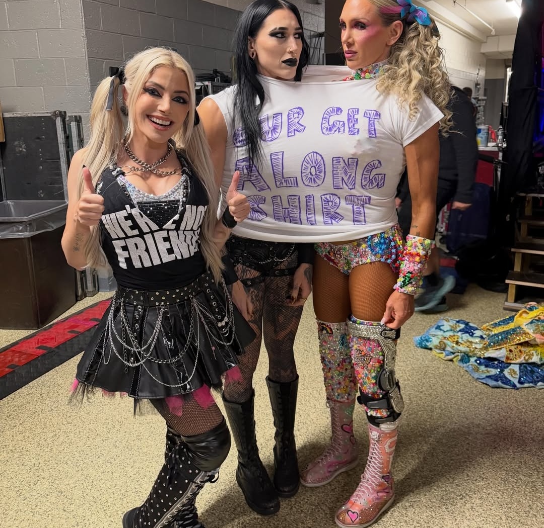 VladVilcu3's tweet photo. THEY BOUGHT THE SHIRT I'M- 😭😭😭 https://t.co/6y8PY1FR9u